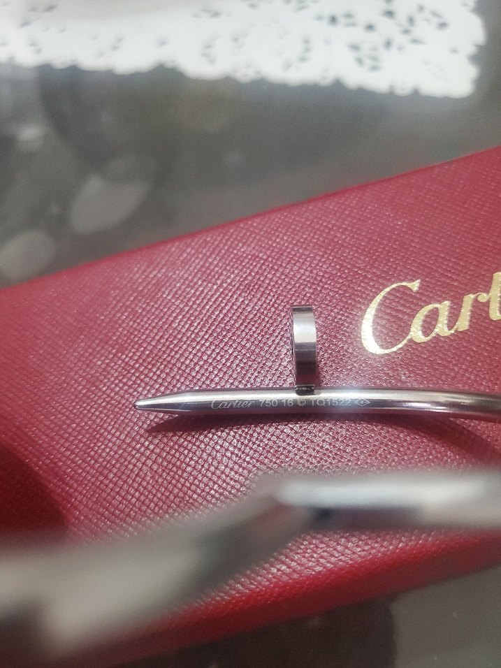 Gri Minimalist Düğmeli Bileklik - Görsel 4