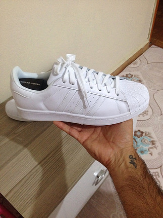 Orjinal Adidas süperstar hiçbir sorunu yoktur numarası 43.