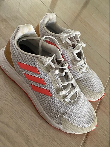 Adidas yürüyüş ayakkabısı