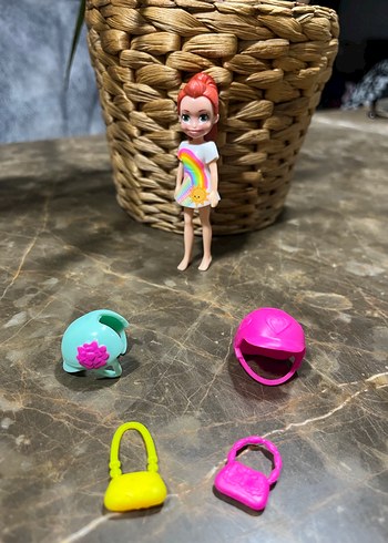 Polly pocket bebeği ve aksesuarları