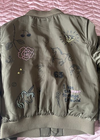 Sırt baskılı kız çocuk mont - Görsel 2