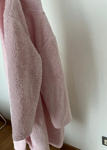 Pembe Kapüşonlu Kız Bornozu - Görsel 3