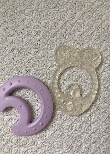 NUK marka Mor Pastel Diş Kaşıyıcı ve Çıngırak Seti - Görsel 2