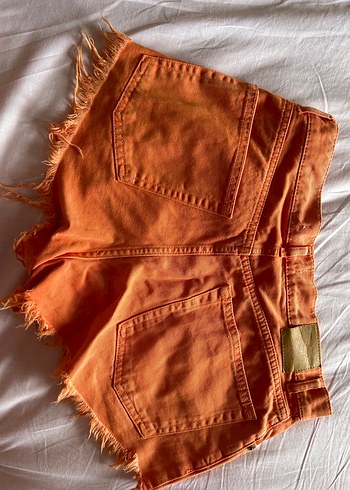 Pull and Bear Düğmeli Turuncu Mini Kot Şort