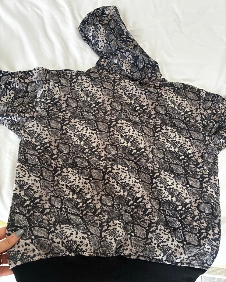 Puma Yılan Desenli Kapüşonlu Sweatshirt — görsel 2/4