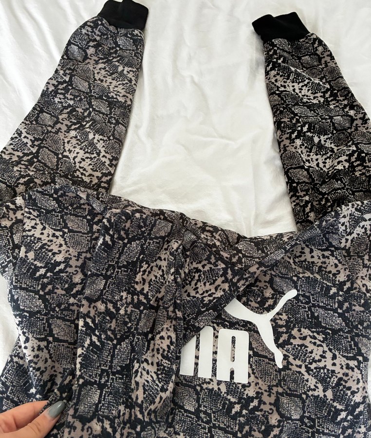 Puma Yılan Desenli Kapüşonlu Sweatshirt — görsel 3/4