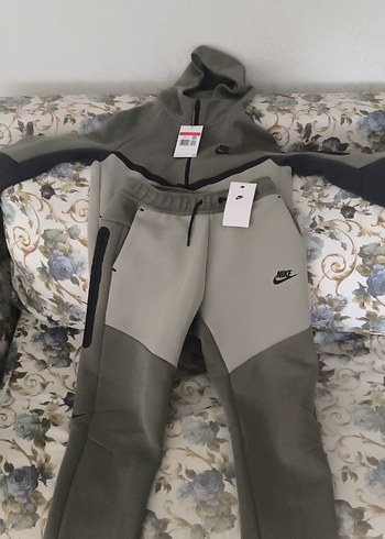 Nike Yesil Teech