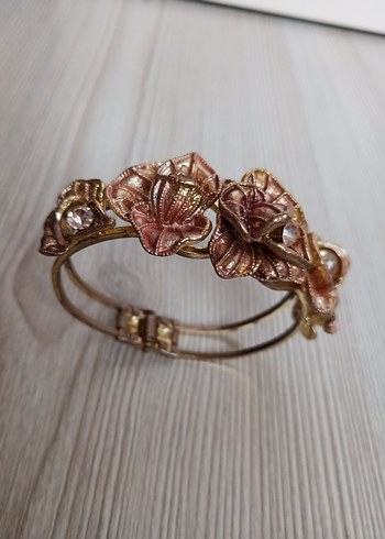 Diğer Romantik Altin Cicekli Bileklik