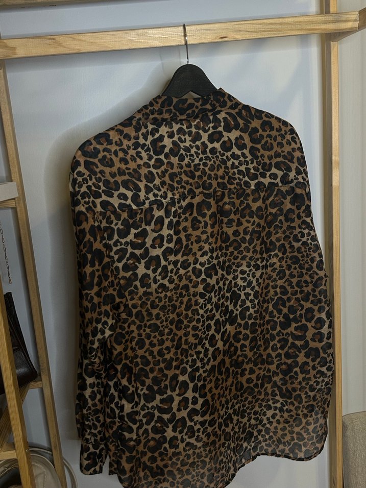 Kahverengi Leopar Desenli Düğmeli Kadın Gömlek - Görsel 3