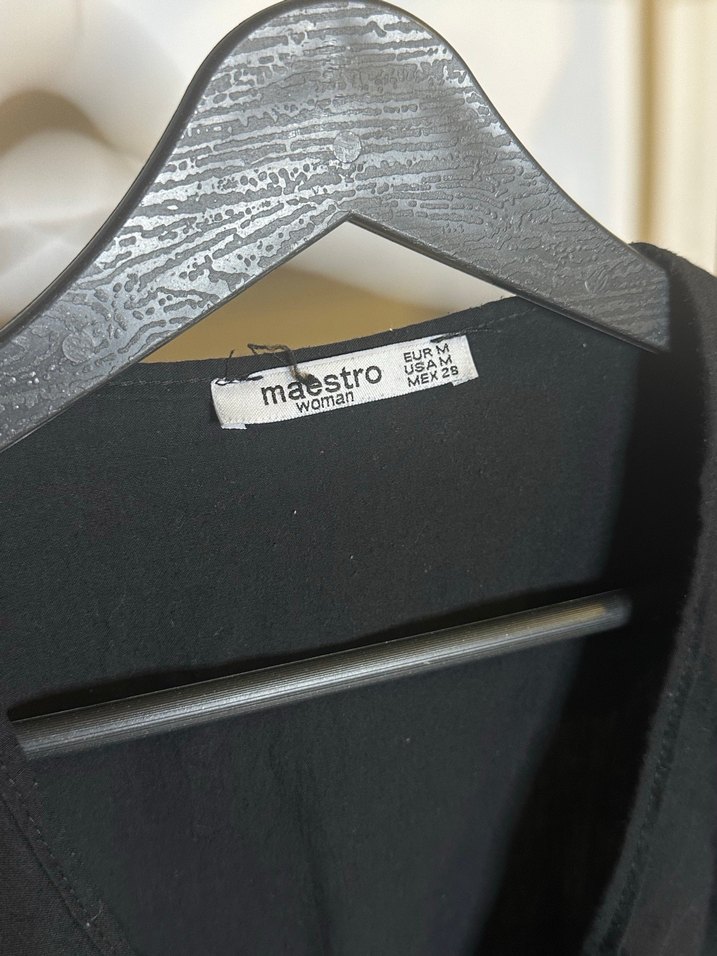 Siyah Fırfırlı Uzun Kollu Keten Bluz - Görsel 3