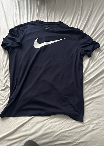 Nike Lacivert Swoosh Tisort Cok Giydigim Bi Tisort