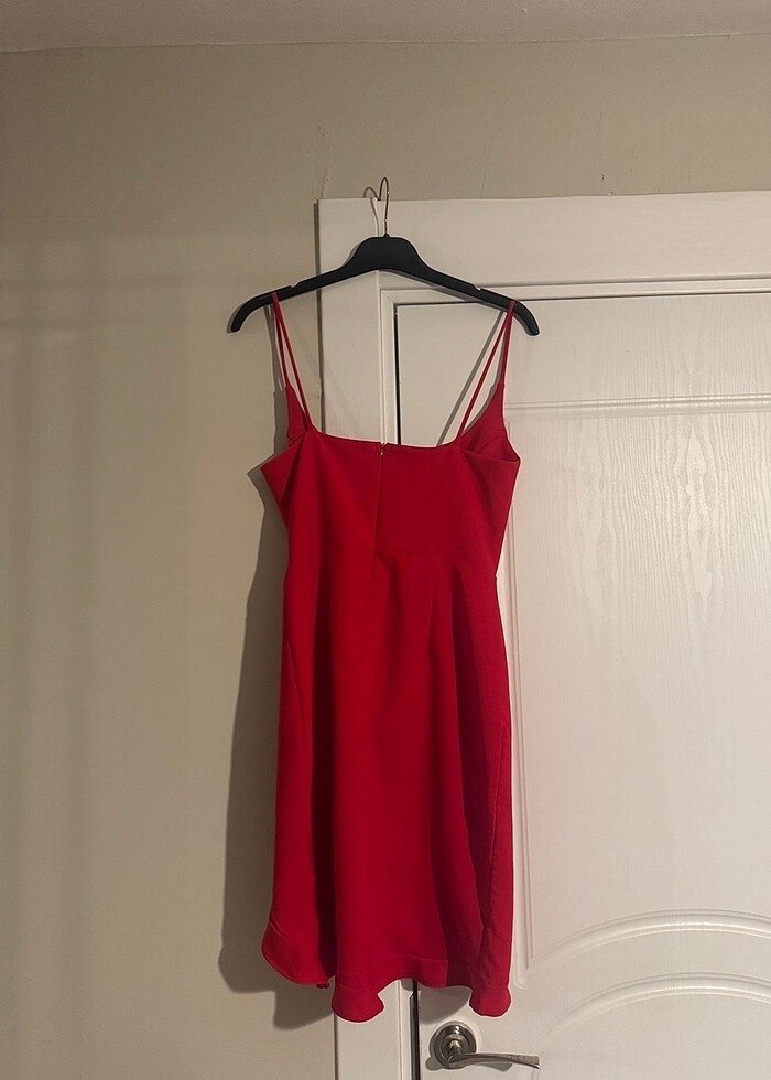 Kırmızı Askılı Elbise - Görsel 5