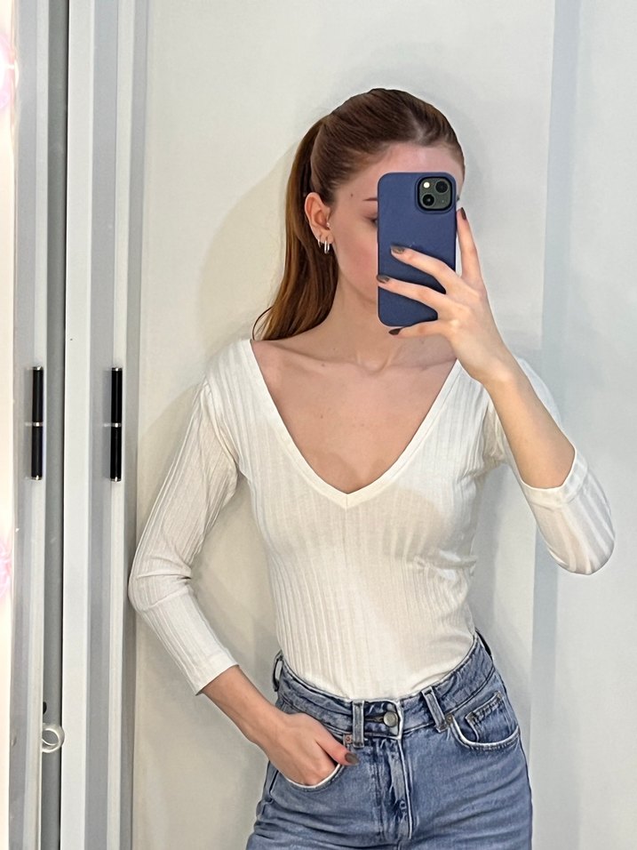 V Yaka Beyaz Uzun Kollu Kadın Bluz - Görsel 2