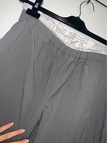 Bershka Paraşüt tipi pantolon