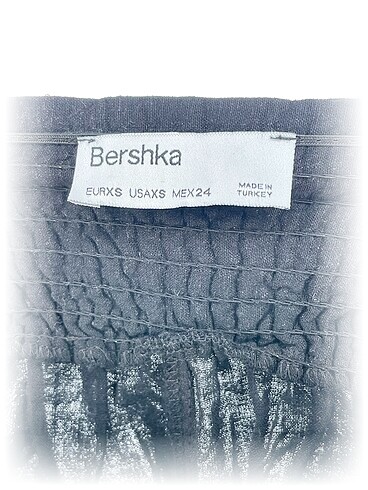 xs Beden Bershka Mini Şort %70 İndirimli.