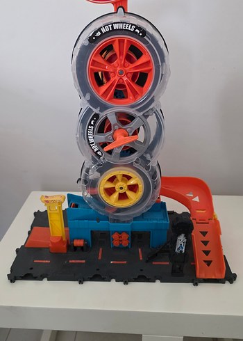 Hot wheels tekerlek kulesi