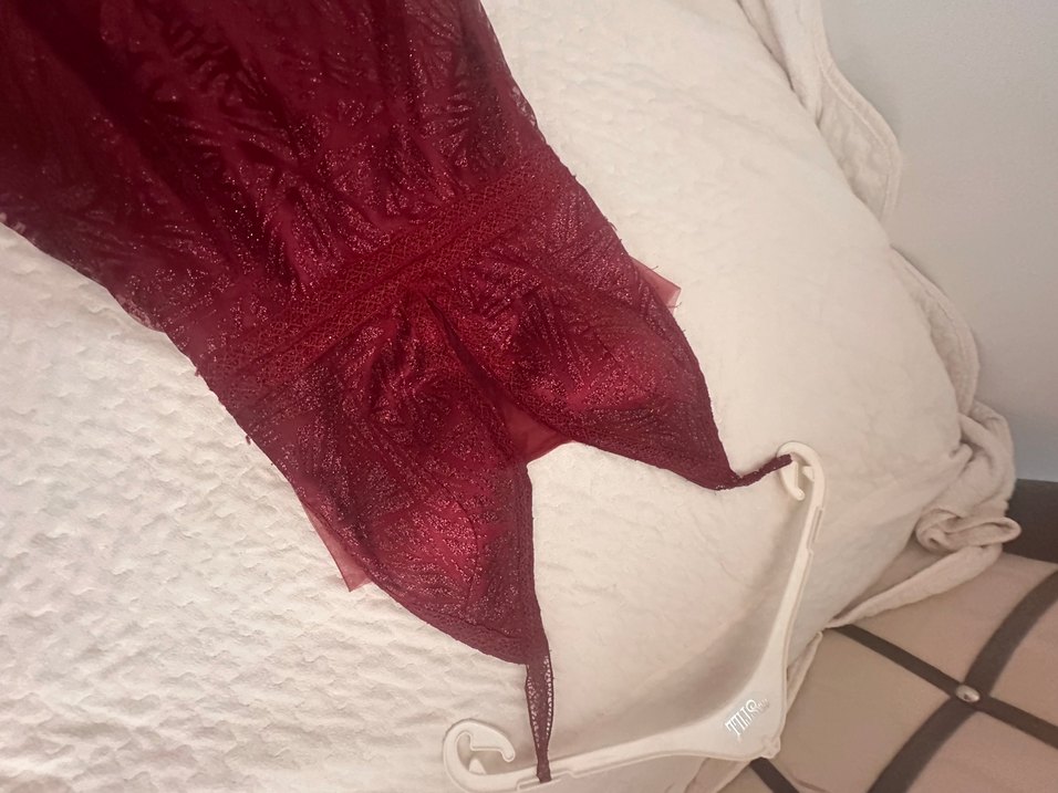 Bordo İnce Askılı Dantel Gece Elbisesi — görsel 2/5