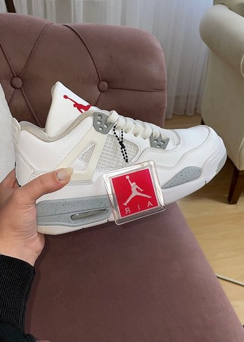 Nike Air Jordan Retro Sneaker