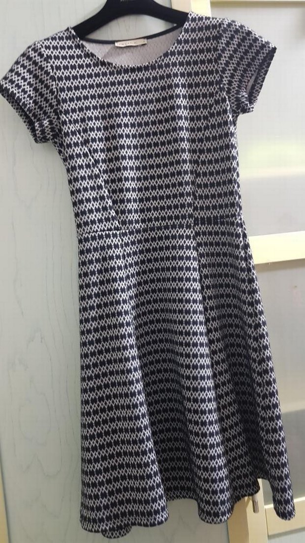 Gri V Yaka Midi Desenli Kısa Kollu Elbise - Görsel 3