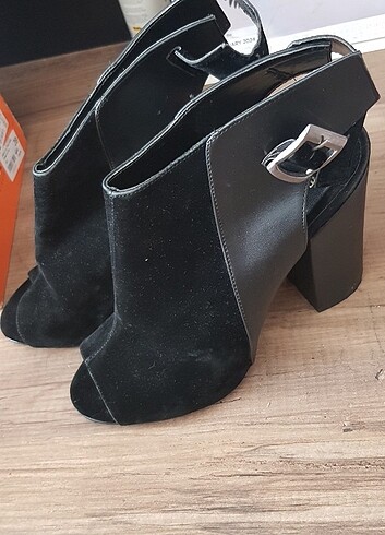 Kadın topuklu suet sandalet