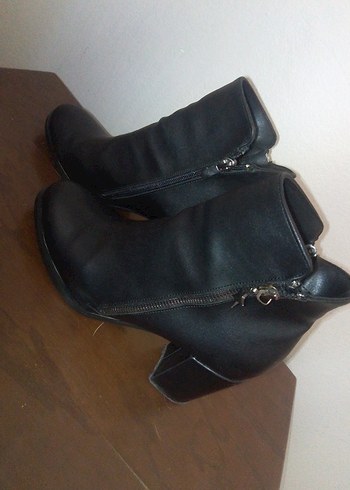 Siyah Parlak Deri Tokalı Gotik Kadın Bot topuk 6 cm - Görsel 2