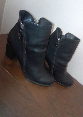 Siyah Parlak Deri Tokalı Gotik Kadın Bot topuk 6 cm - Görsel 4