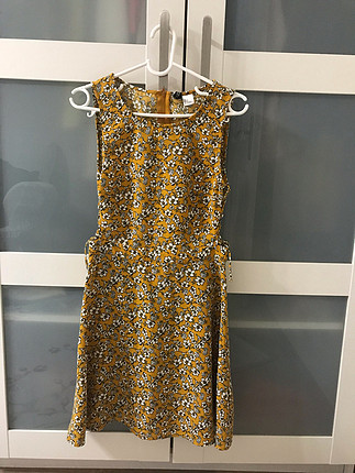 36 Beden sarı Renk H&M çiçekli elbise
