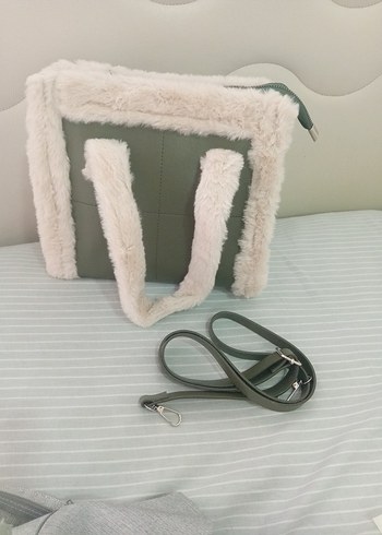 Beyaz Kürk Detaylı Kadın El Çantası - Görsel 2