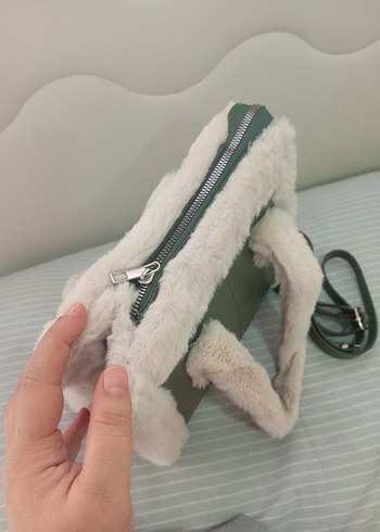 Beyaz Kürk Detaylı Kadın El Çantası - Görsel 4