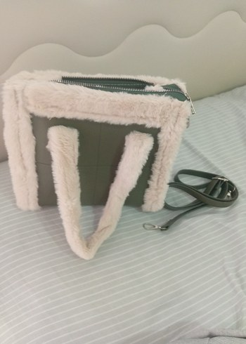 Beyaz Kürk Detaylı Kadın El Çantası - Görsel 5