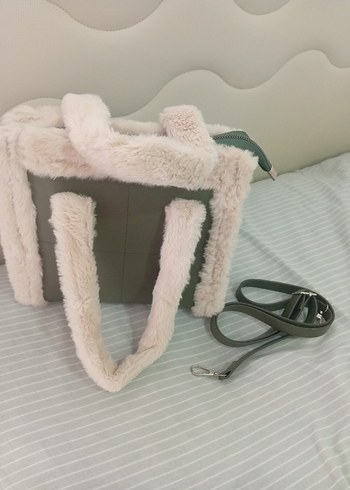 Beyaz Kürk Detaylı Kadın El Çantası - Görsel 3