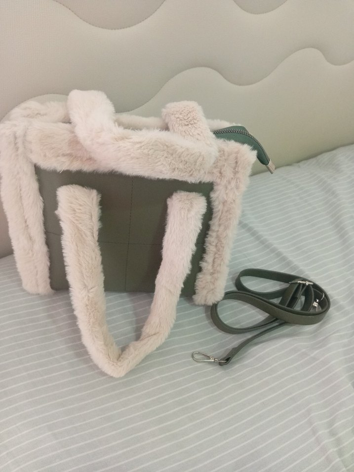 Beyaz Kürk Detaylı Kadın El Çantası - Görsel 3