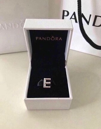 Pandora charm harf