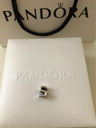 Pandora charm harf