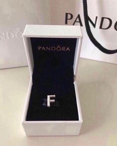 Pandora charm harf