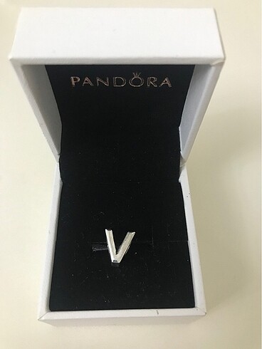 Pandora charm harf