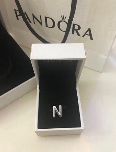 Pandora charm harf