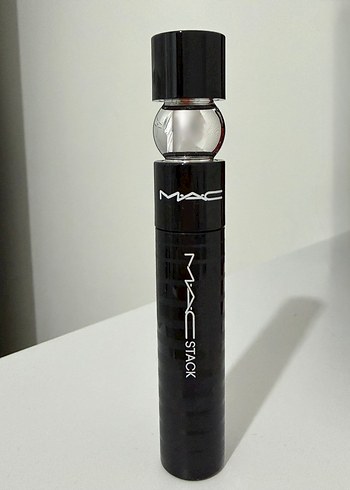 MAC Stack Siyah Minimalist Makyaj Urunu