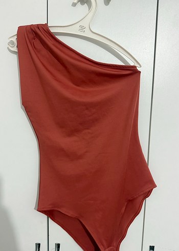 Kırmızı Drapeli Tek Omuz bluz - Görsel 3