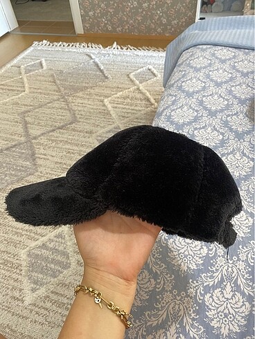 Peluş şapka