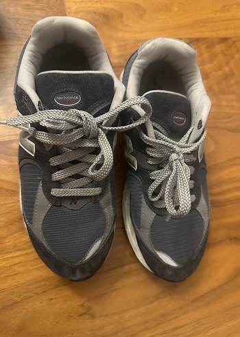 New Balance Gri Siyah Bagcikli Gunluk Spor Ayakkabi