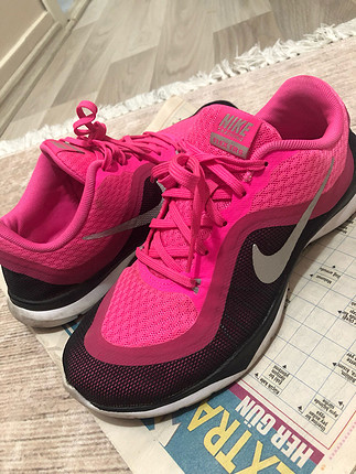 Nike Orjinal nike pembe spor ayakkabı 38 numaraya da uyumlu