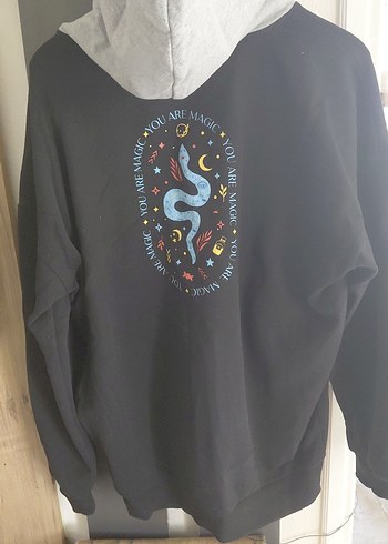 Trendyol & Milla Buyulu Yildizli Siyah Kapusonlu Sweatshirt