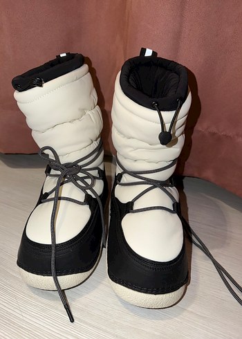 Zara Siyah Beyaz Sik Ve Sicak Kis Botu