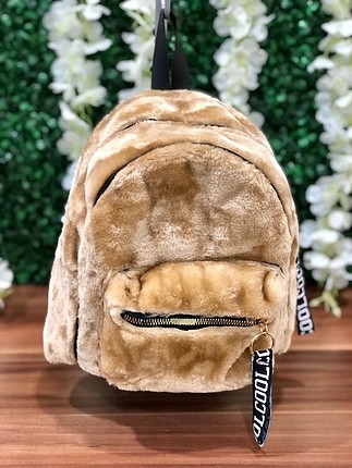 Peluş sırt Çantası ???? 25,00? ????Boy:30 En:27 cm