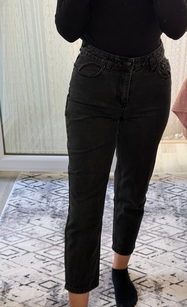 Yüksek Bel Siyah Denim Jean  Şıklık ve Rahatlık Bir Arada — görsel 3/5