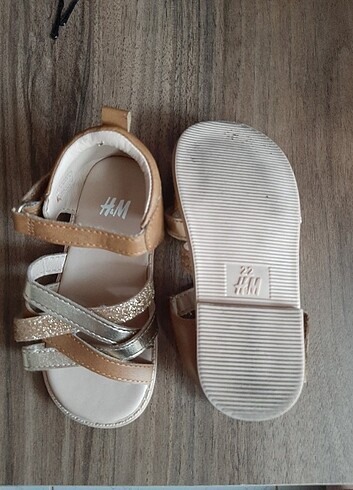 22 Beden H&M kız çocuk sandalet
