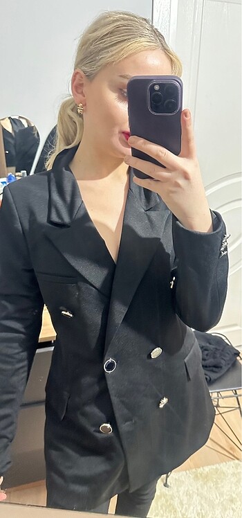 Siyah düğmeli blazer ceket