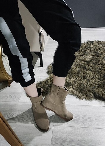 Ugg GERÇEK SÜET GİZLİ DOLGU TOPUK BOT