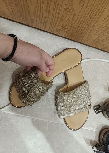 Adil Işık Bej Pileli hasır Terlik